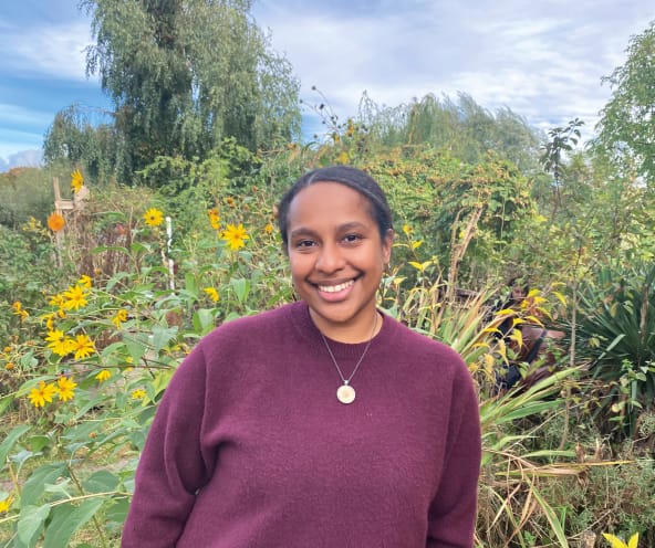 Junge Papua im Gemeinschaftsgarten Tempelhof