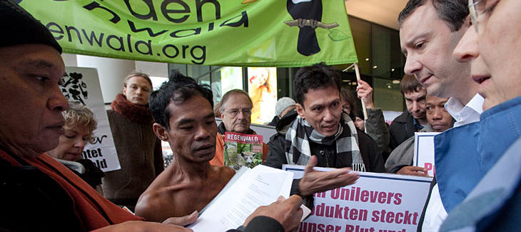 Protest vor dem Unilever-Haus