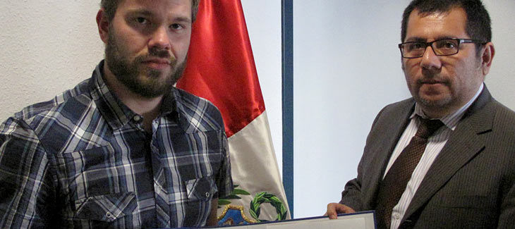 Übergabe von Protest Unterschriften in der Peruanischen Botschaft