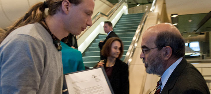 Unterschriften-Übergabe an FAO Direktor José Graziano da Silva