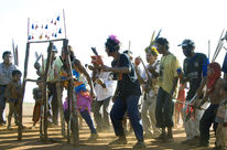 Tanzende Guarani in Mato Grosso do Sul, Brasilien
