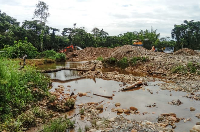 Zerstörtes Land nach Goldschürfen, Ecuador