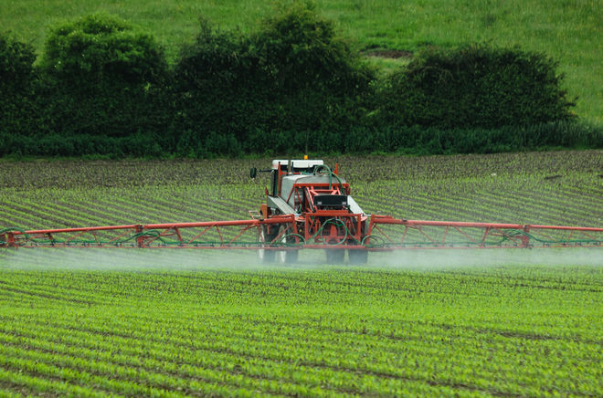 Pestizid wird versprüht