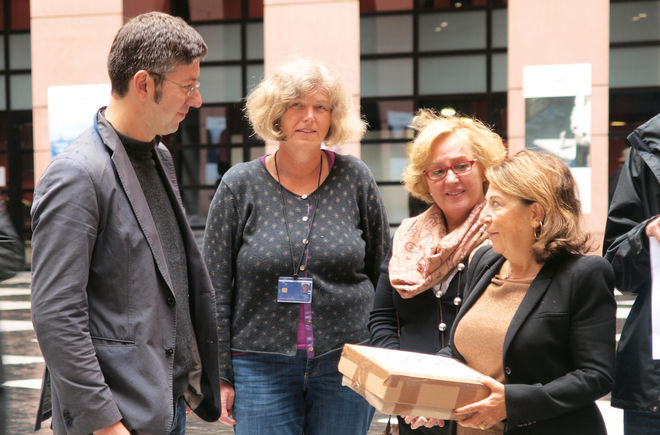 Übergabe Biosprit Petition an Corine Lepage in Europäische Parlament in Straßburg