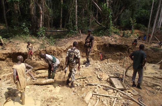 Illegale Goldsucher im Regenwald von Liberia
