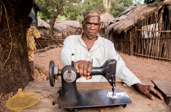 Schneider in Hamdallaye, Guinea, Sangaredi-Bauxit-Mine