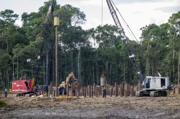 Infrastruktur für die Ölförderung im Yasuní-Nationalpark