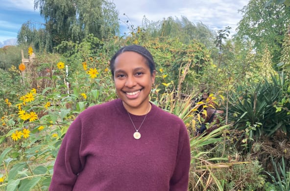 Junge Papua im Gemeinschaftsgarten Tempelhof