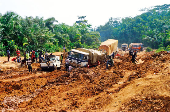 LKW bleiben im Schlamm stecken, Liberia