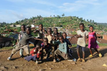 Kinder in Kanya Bayonga