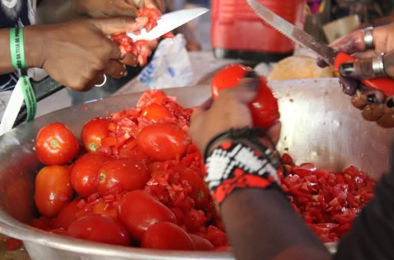 Tomaten zum Kochen vorbereiten