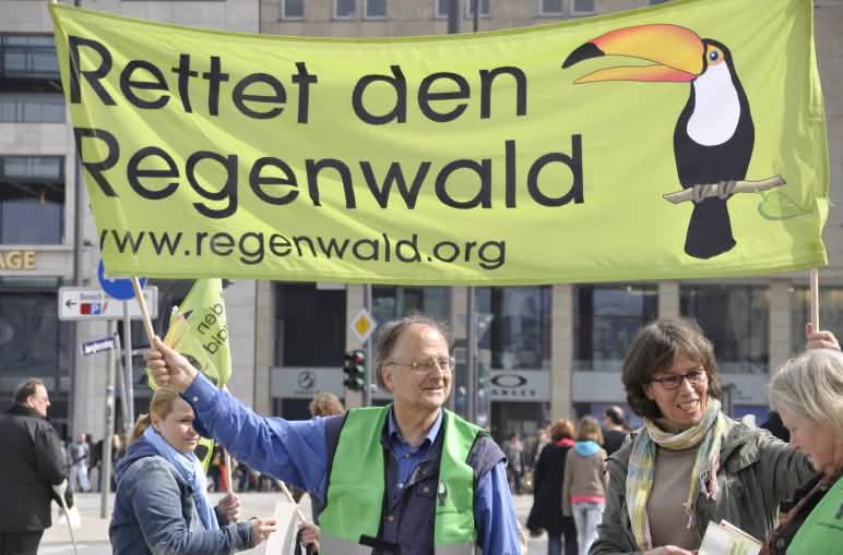 Reinhard Behrend demonstriert