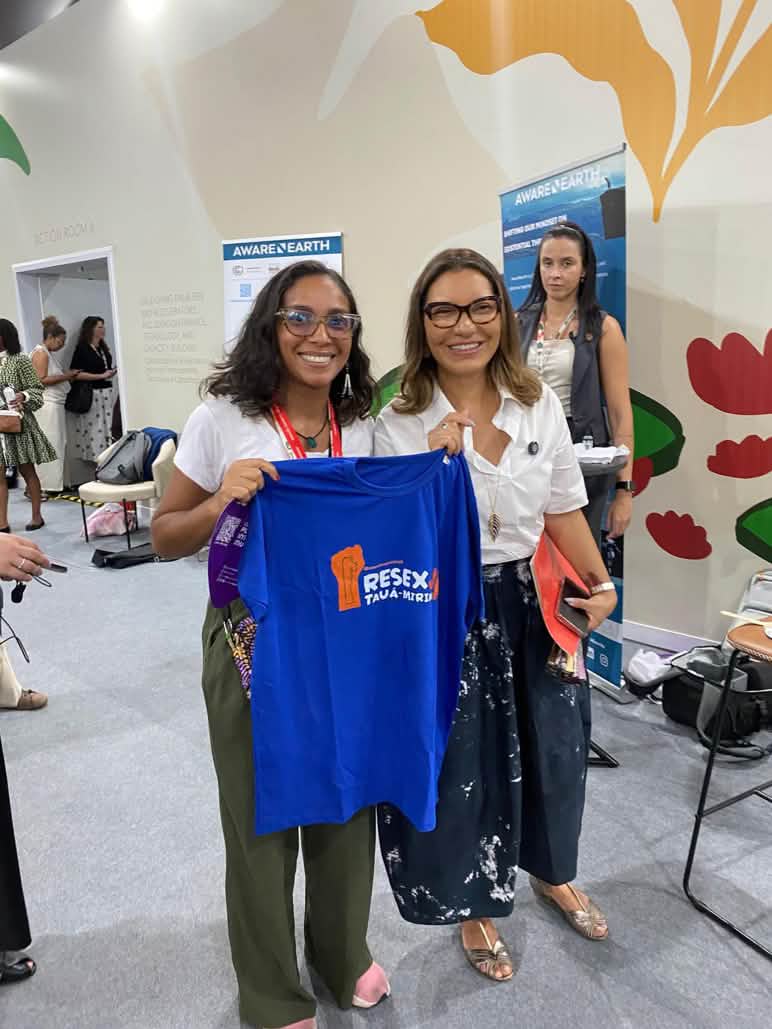 Larissa Santos (links) und First Lady Rosângela ‚Janja‘ Lula da Silva,