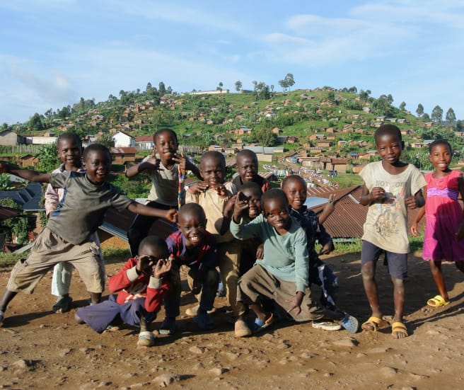 Kinder in Kanya Bayonga
