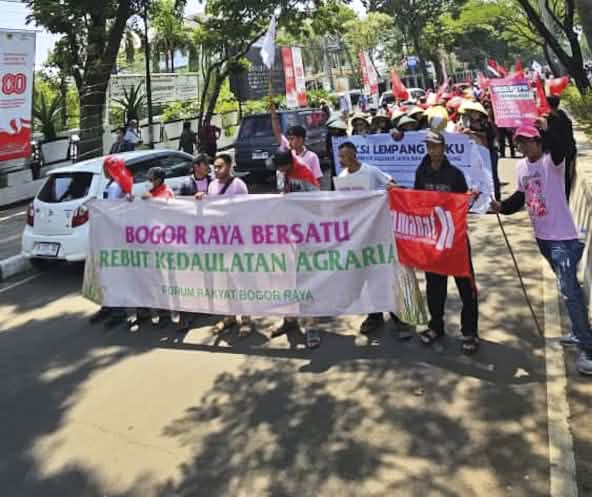 Indigene demonstrieren auf Java