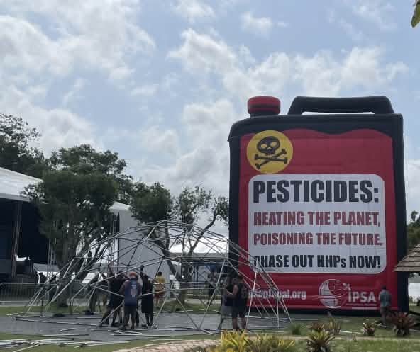 Aufblasbarer Kanister gegen Pestizideinsatz