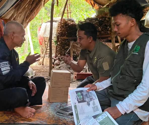 drei Männer im Zelt