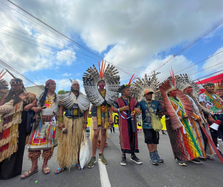 Indigene aus Brasilien protestieren auf der Strasse
