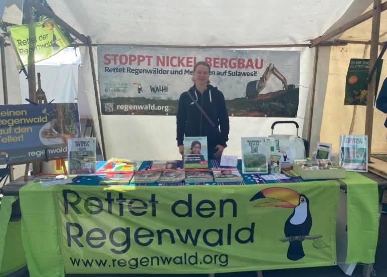 Infostand Rettet den Regenwald mit Stefanie