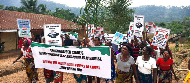 Indigene Ekuri demonstrieren gegen einen Highway