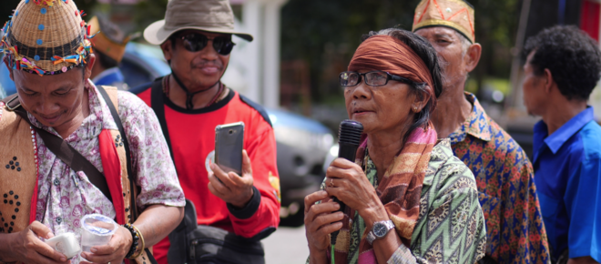 Dayak protestieren