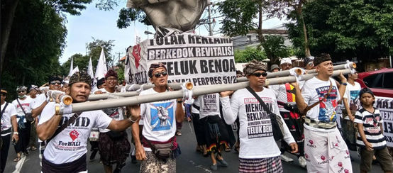 Gegen künstliche Inseln in der Benoa-Bucht auf Bali! Keine Lügen von Meeresschutz! (© ForBALI) Demo in Bali