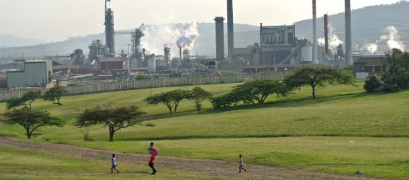 © Rettet den Regenwald / Mathias Rittgerott Zellstofffabrik Sumatra