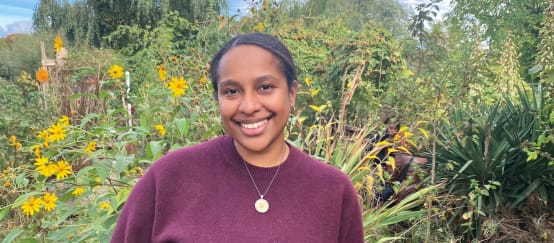 Dorthea Wabisers Botschaft: Regenwald retten in Solidarität mit den Indigenen von Papua (Tempelhofer Feld, Berlin) (© Rettet den Regenwald) Junge Papua im Gemeinschaftsgarten Tempelhof