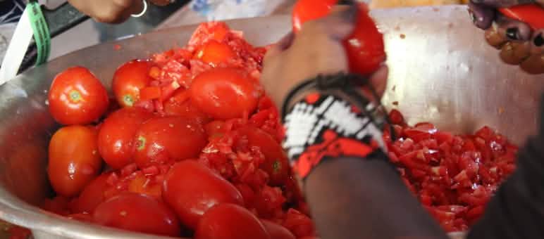 Tomaten zum Kochen vorbereiten