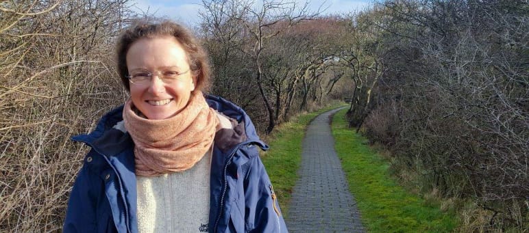 Astrid Witschorke ist Bäumen eng verbunden - als Naturführerin auf ihrer Heimatinsel Juist und als Unterstützerin von Rettet den Regenwald e.V. Astrid Witschorke