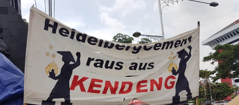Ehrung für Bewahrer der Umwelt: Yap-Thiam-Hien-Menschenrechtspreis für Umweltschützer in Indonesien Vorbereitung für die Protestaktion gegen HeidelbergCement am 8.12.2017 in Semarang