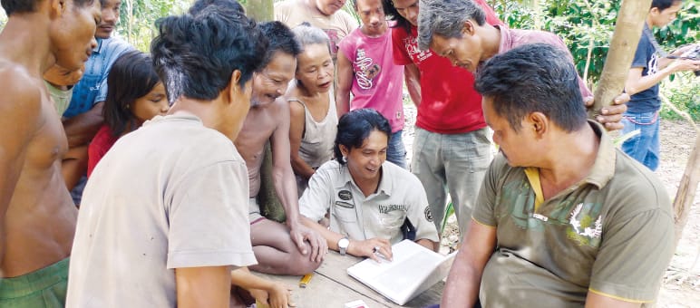 Indigene auf Sumatra brauchen Hoffnung und den Wald Indigene Suku Anak Dalam mit Feri Irawan in Jambi, Sumatra