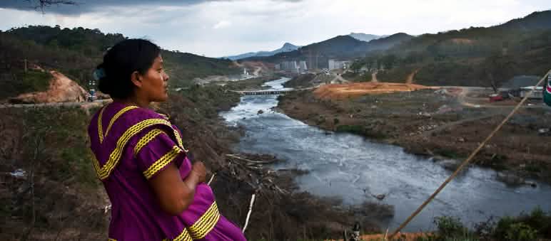 Die Ngäbe-Buglé sind um die Natur, ihre Kultur und ihr Überleben besorgt (Foto: Campaña Tabasará Libre) Eine indigene Ngäbe Bugle