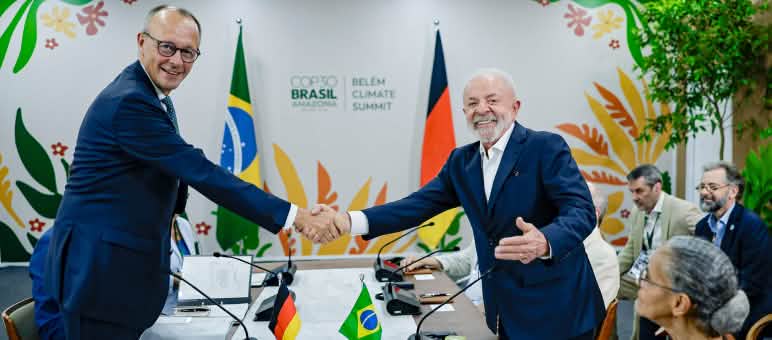 Brasiliens Präsident Lula da Silva und Bundeskanzler Merz während der COP30