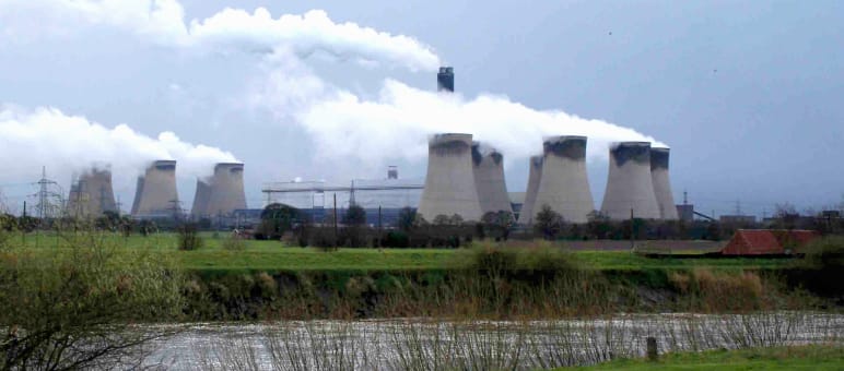 Das Biomassekraftwerk von Drax Energy in Großbritannien verbrennt 13,6 Mio. Tonnen Holzpellets por Jahr Drax Power Station