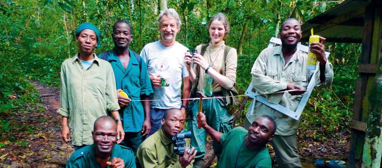 Christophe Boesch mit Forscherteam, Liberia
