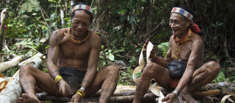 Platzhalter Zwei Indigene Mentawaier auf der der Insel Siberut, Indonesien