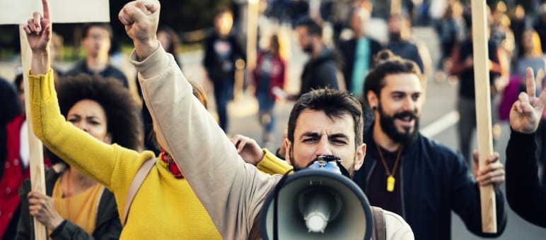 Einschüchterungsklagen haben ein Ziel: Protest ersticken Demonstration auf der Strasse