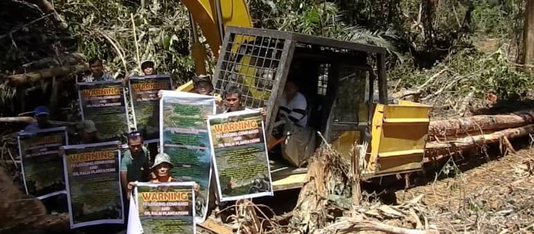 Einwohner protestieren gegen Regenwaldrodung für Palmölplantagen in Sarawak, Malaysia Rodung für Palmöl-Plantage in Sarawak, Malaysia