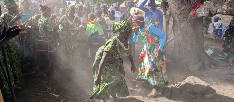 Frauen Tanzen in Simboree