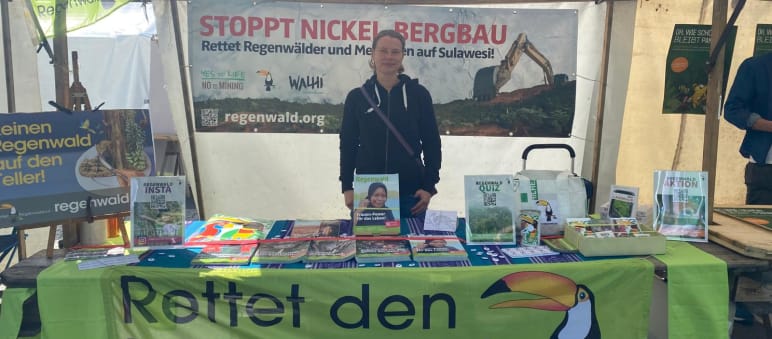 Infostand Rettet den Regenwald mit Stefanie