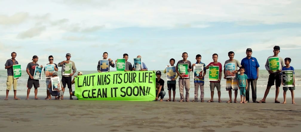 Demo an einem Strand auf der Insel Nias in Indonesien
