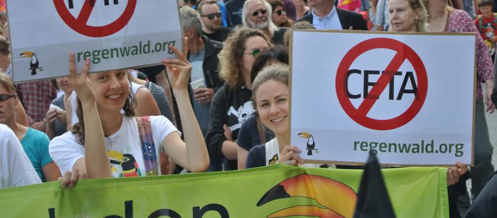 Hunderttausende Bürger lehnen Handelsabkommen wie CETA und TTIP ab Rettet den Regenwald auf Demonstration gegen CETA