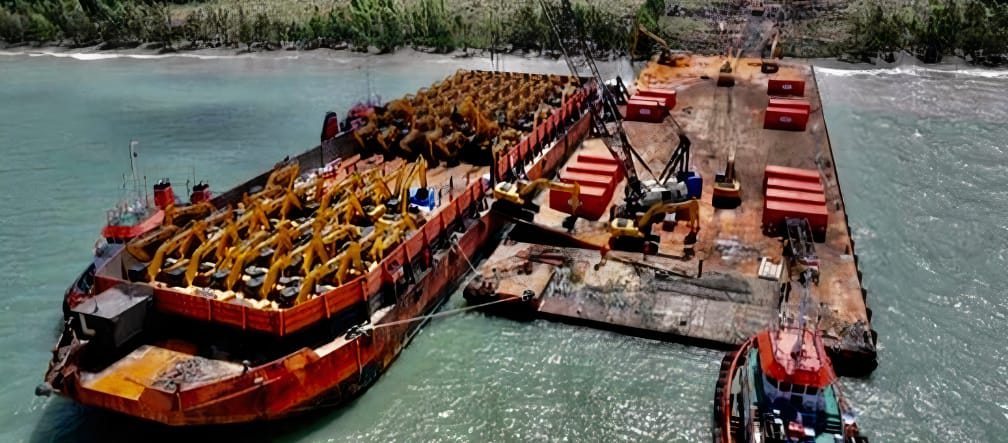 Frachtschiff voller Bagger