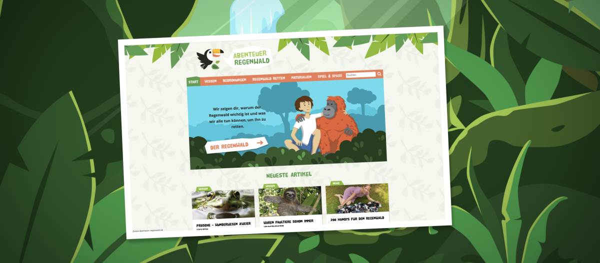 Screenshot der Website abenteuer-regenwald.de vor grünem Regenwald-Blätterhintergrund
