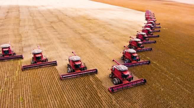 Soja, Palmöl, Papier: Wälder werden für den Export in die EU zerstört Mähdrescher-Brasilien