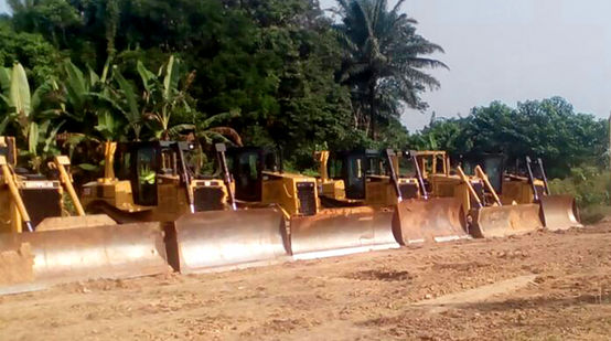 Bulldozer am Superhighway