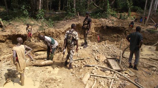 Illegale Goldsucher im Regenwald von Liberia
