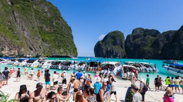 Touristen am Maya Beach, Ko Phi Phi, Thailand