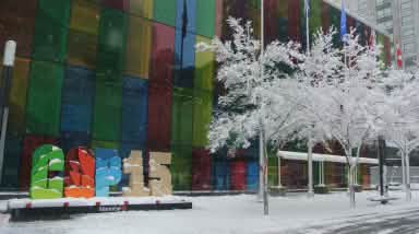Schriftzug COP15 vor dem Kongress-Zentrum in Montréal